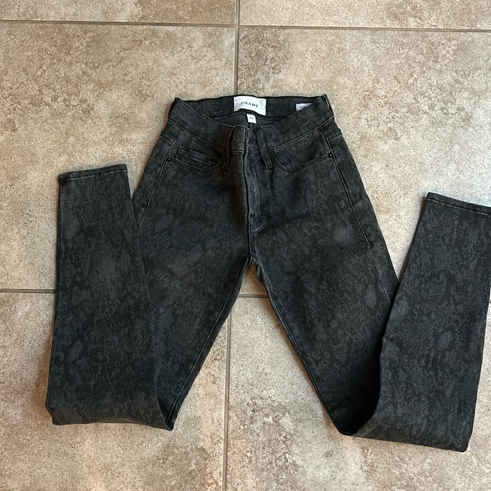 NWOT Frame jeans super cute size 24